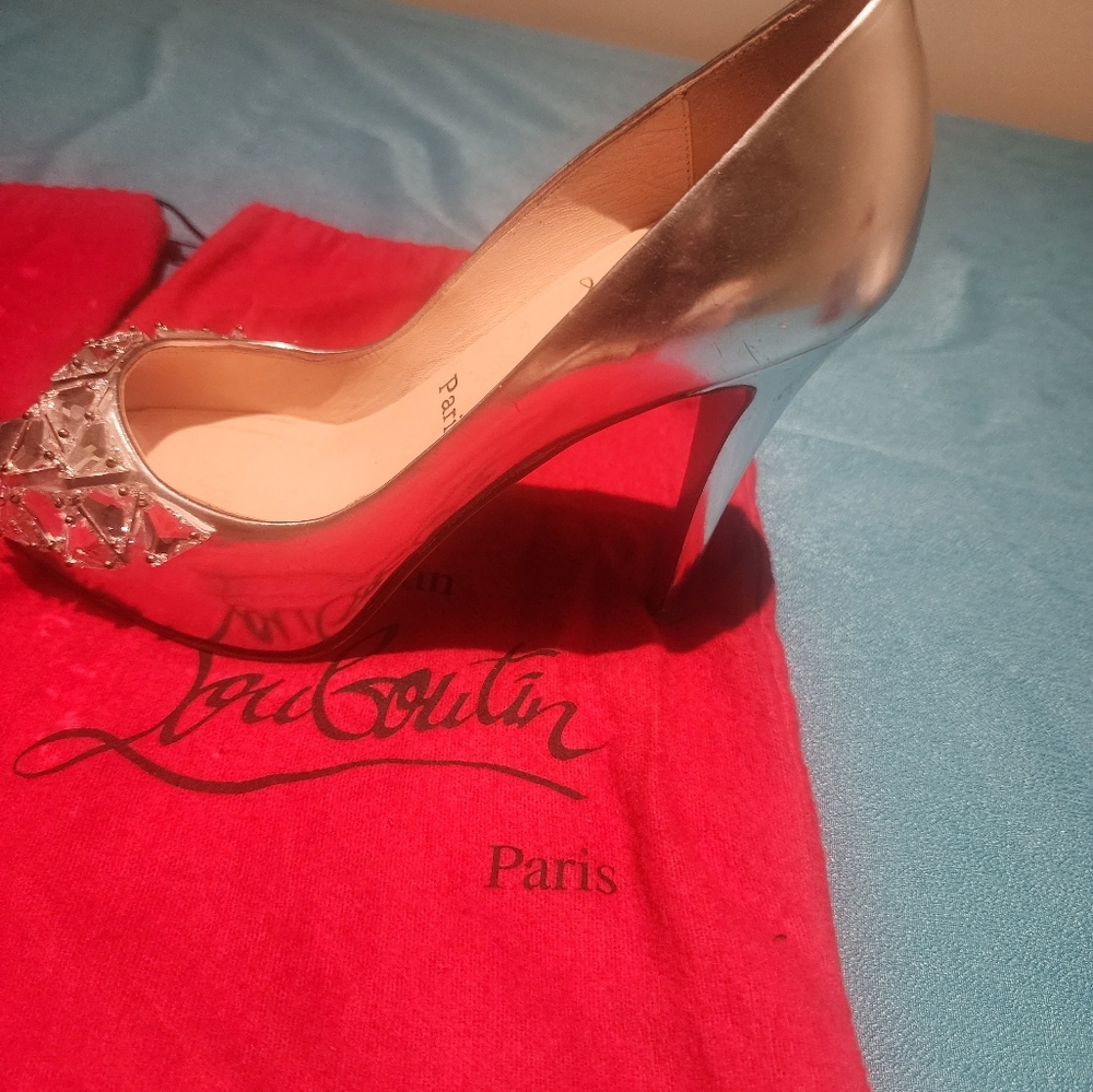 Authentic Christian louboutin bling pump size 38. Dust bag only, no box. - Picture 7 of 14